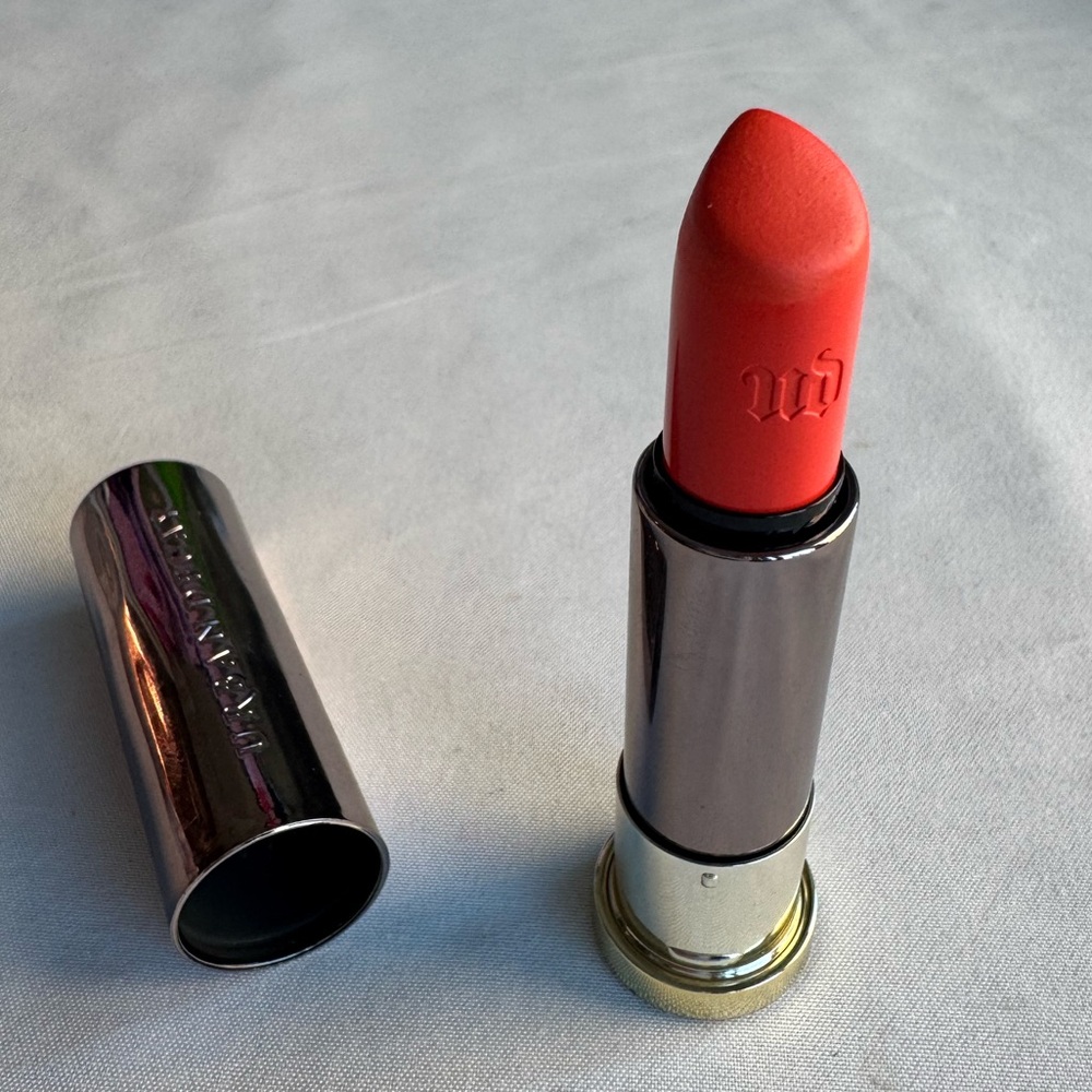 Urban Decay-vice Lipstick Mega Matte in Crash - 0.11 Oz